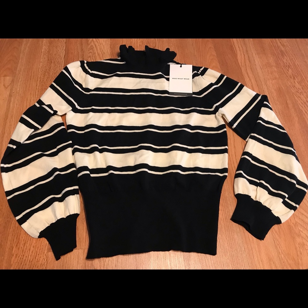 Who what wear, long sleeve puffed black and white stripes, crop top NEW (XS)